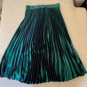 H&M size 8 elegant midi skirt, never worn